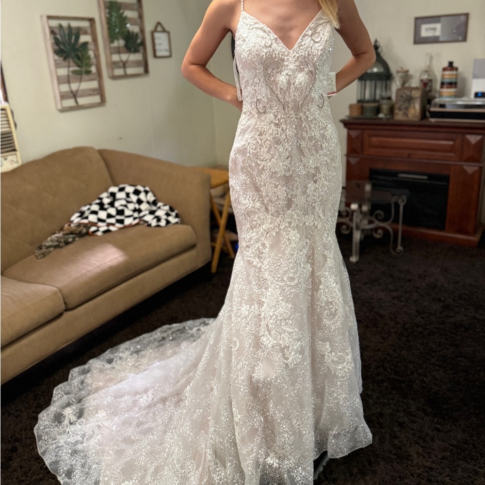 David's Bridal White Lace Wedding Dress